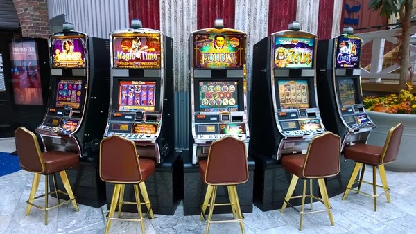 jualtoto login Live Schedule showing dealer names and player counts for roulette tables